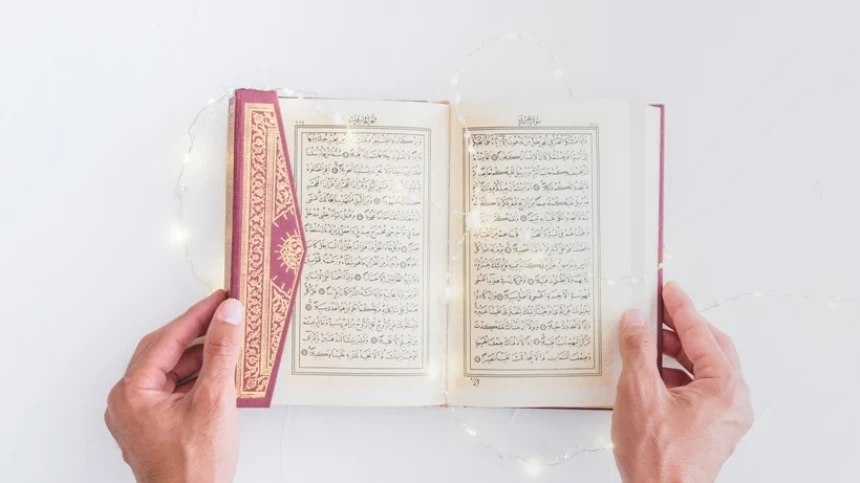 Khutbah Jumat Bahasa Jawa: Al-Qur’an Pitudhuh lan Tandha ingkang Pertela