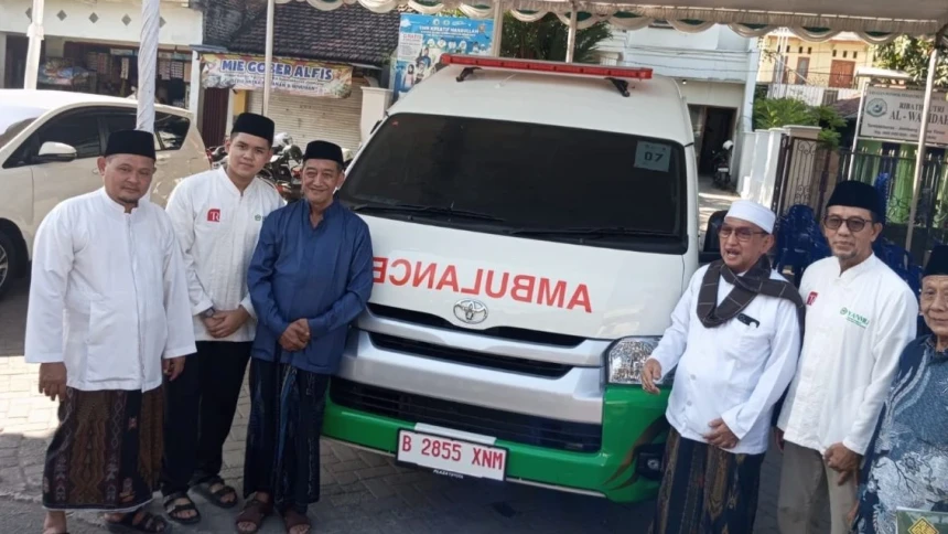 Kesiapan Medis Muktamar Ke-35 NU, Pesantren Tambakberas Terima Wakaf Dua Ambulans