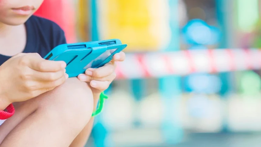 Pola Asuh Era Digital: Anak Terpapar Gawai, Perlindungan Keluarga Kian Mendesak