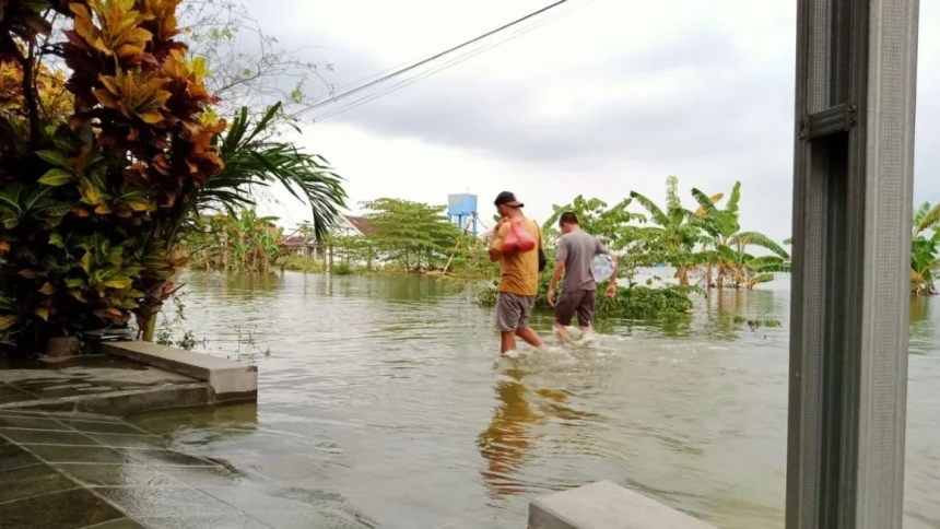 Akibat Banjir, Warga di Kudus Keluhkan Minimnya Air Bersih