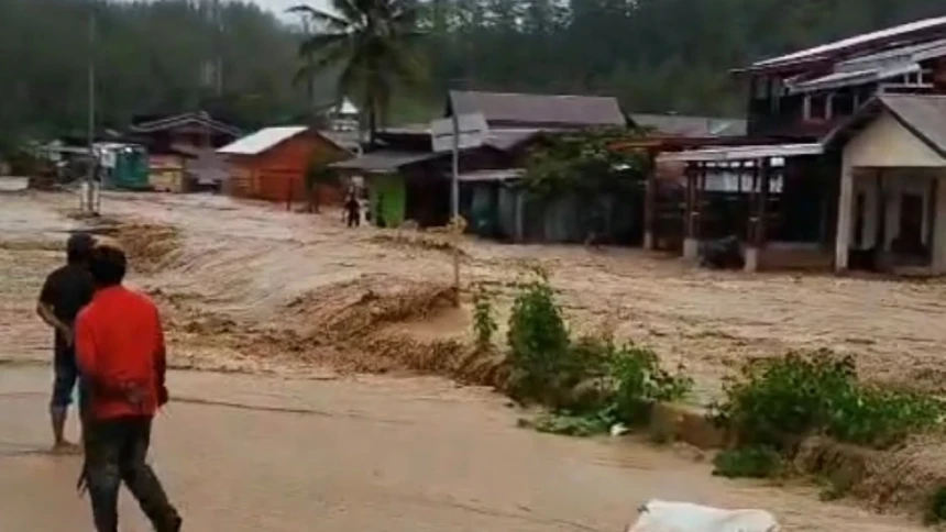 Tanggul Jebol, Banjir Rendam Hampir Seluruh Rumah di Kampung Badak Gayo Lues Aceh