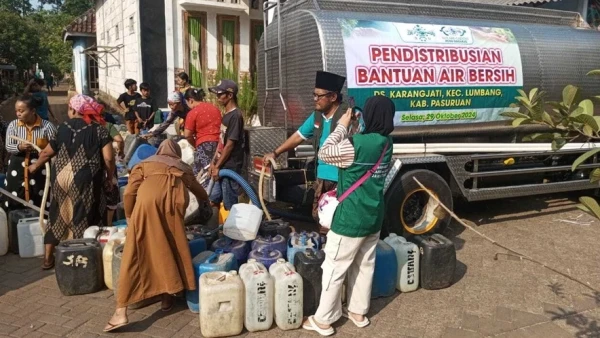 LAZISNU Sidoarjo Bantu Salurkan Air Bersih ke Desa Terdampak Kekeringan di Pasuruan