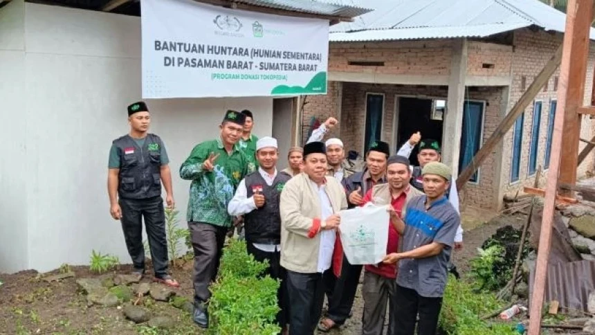 LAZISNU PBNU Salurkan Bantuan Huntara untuk Warga Pasaman dan Pasaman Barat