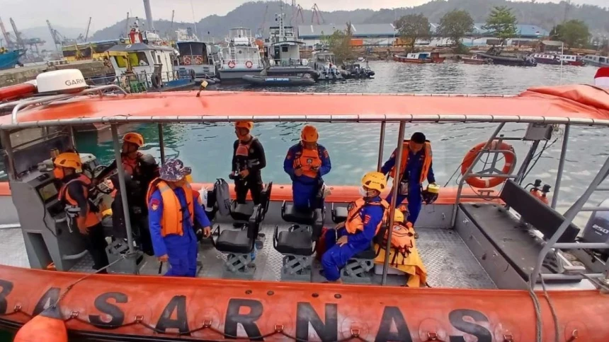 Hari Kedua, Tim SAR Perluas Pencarian Wartawan dan Tiga Kru yang Hilang Kontak di Selat Sunda