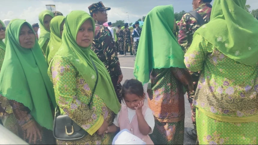 Cerita Kader Muslimat NU Bangkalan Bawa Cucu Sambut Tamu di Penutupan Munas-Konbes NU 2026