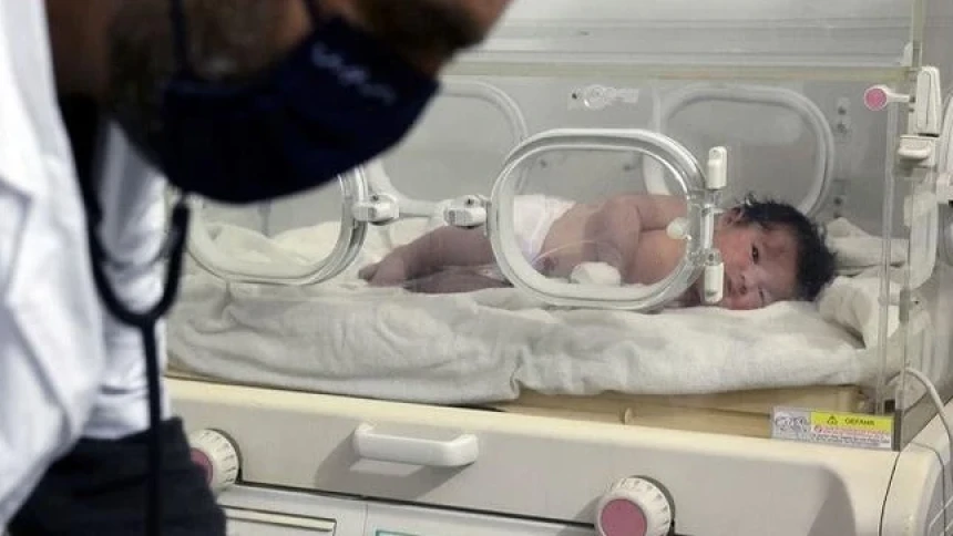 Bayi Baru Lahir Ditemukan Selamat dari Reruntuhan Akibat Gempa Suriah-Turki