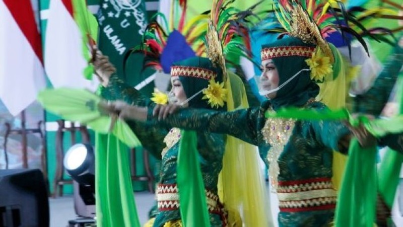 Tari Bedana Khas Lampung Meriahkan Pembukaan Muktamar Ke-34 NU 