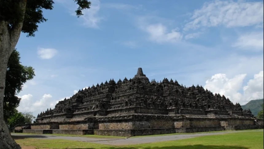 Pemerintah Batal Naikkan Tarif Tiket Masuk Candi Borobudur