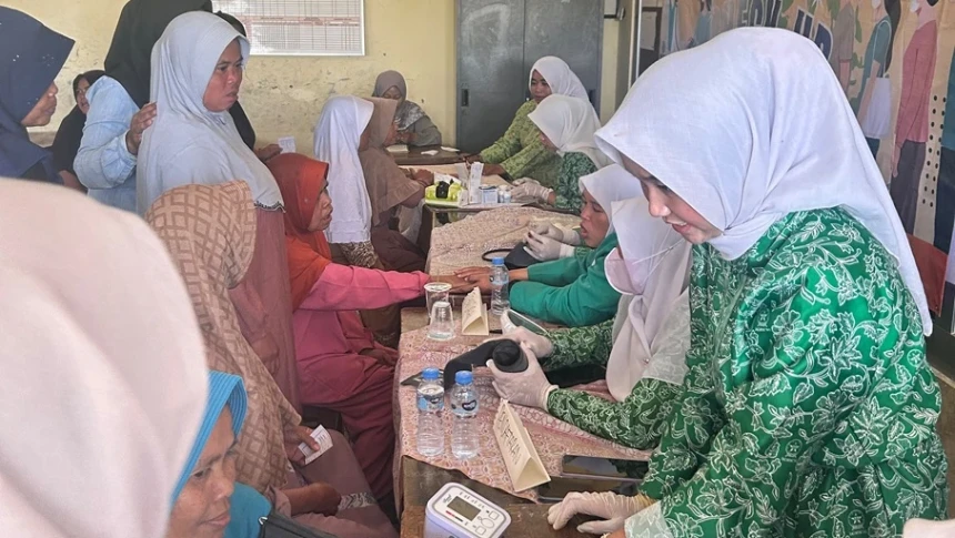 Tahun Kedua Berkolaborasi, Fatayat NU Kabupaten Bogor, Mahasiswa UNJ, dan IKAQ Gelar Cek Kesehatan Gratis
