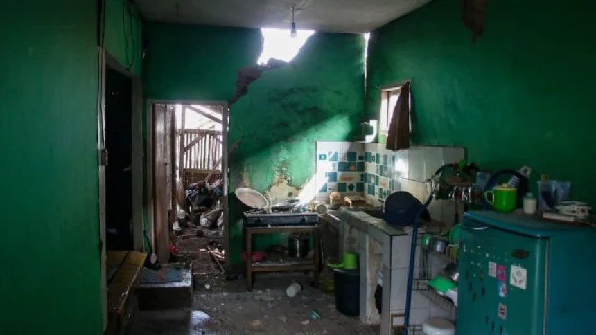 Warga Cianjur Harap Pemerintah Bantu Bangun Kembali Rumahnya yang Hancur akibat Gempa