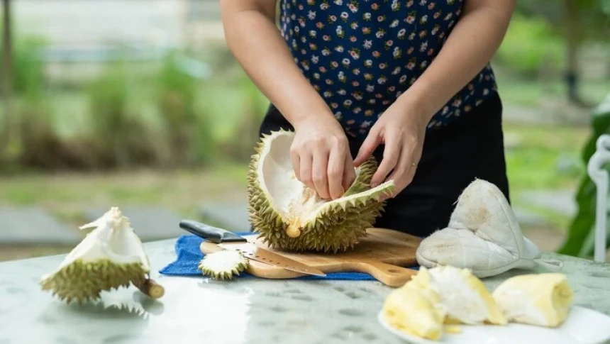 Benarkah Durian Tak Boleh Dikonsumsi Ibu Hamil?