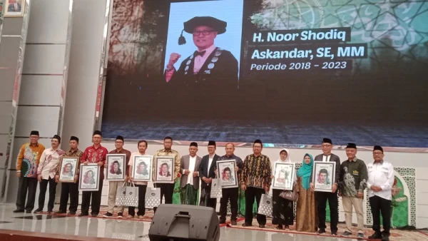 LP Ma'arif NU Jatim Beri Penghargaan Ketua Dari Masa Ke Masa | NU ...