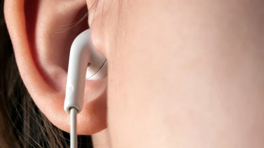 Cegah Gangguan Pendengaran Akibat Sering Pakai Headset