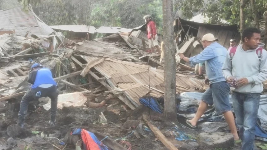 Kemensos Distribusikan Logistik Tangani Erupsi Gunung Lewotobi Laki-Laki