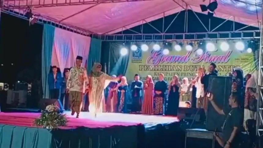 Fashion Show Gus dan Ning Meriahkan Grand Final Duta Santri Pringsewu 2022