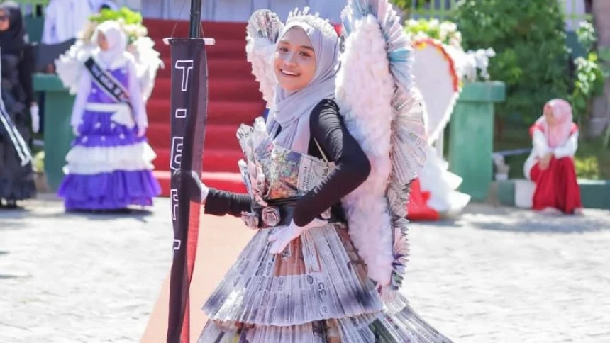 Tampil Memukau dengan Busana Daur Ulang Sampah di Lomba Fesyen HUT Kemerdekaan RI