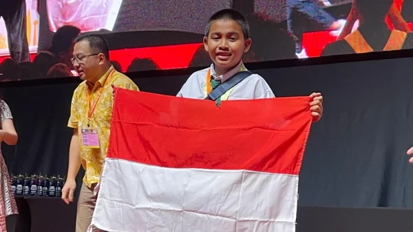 Siswa MI Muslimat NU Raih Medali Perak Olimpiade Matematika di Malaysia