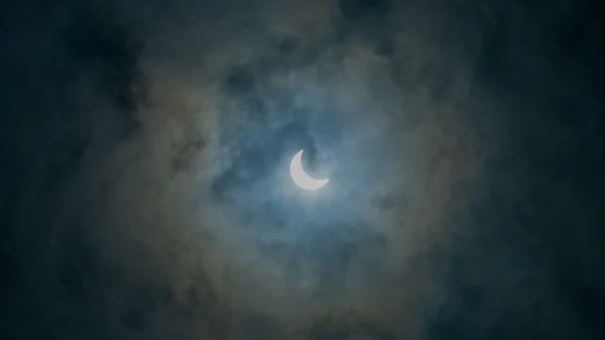 Kaleidoskop 2023: Terjadi 2 Gerhana Matahari dan 2 Gerhana Bulan