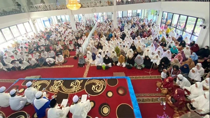 Ribuan Jamaah Lantunkan Shalawat Nariyah di Pondok Pesantren Al-Basyir Bogor