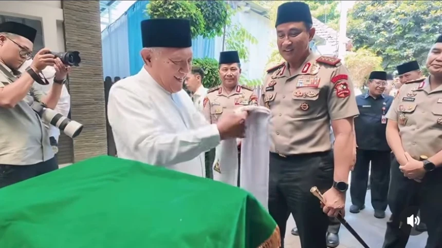 Kapolri Suyudi Sowan ke Tebuireng, Gus Kikin Harap Hubungan Ulama dan Polri Makin Erat