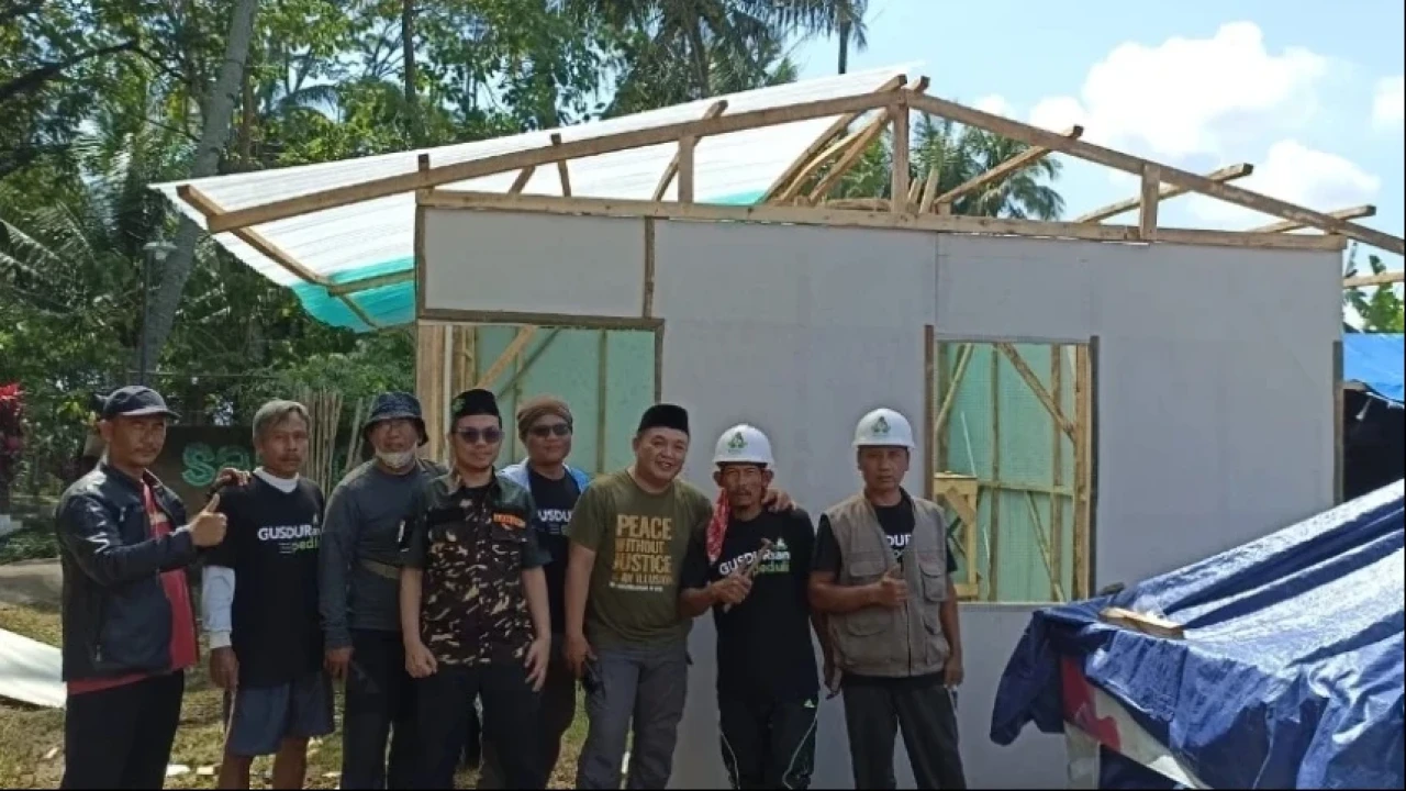 Gusdurian Peduli targets to build 30 units temporary shelters in Cianjur