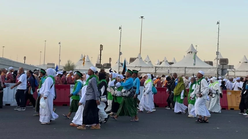 Arafah, Muzdalifah, dan Mina: Tiga Jejak Spiritualitas Puncak dalam Perjalanan Haji
