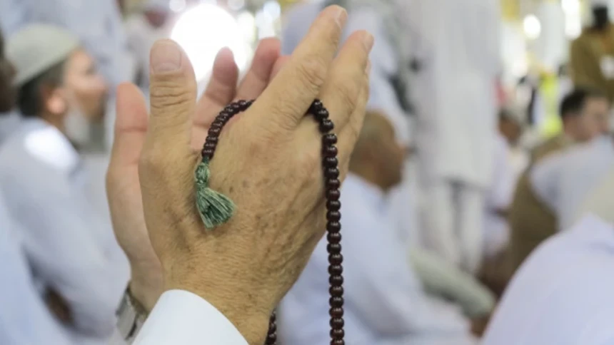 Khutbah Jumat: Dua Pelajaran dari Orang yang Gagal Naik Haji