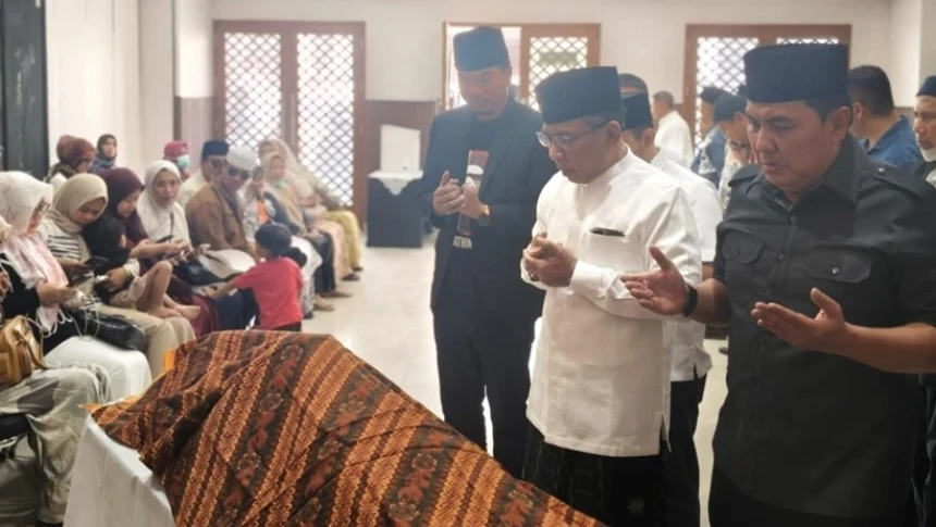 Gus Yahya Lepas Jenazah KH Hasanuddin Kriyani di RSPAD, Kenang sebagai Panutan Umat