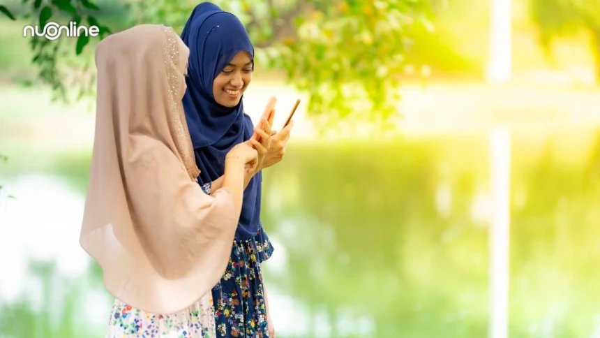Hukum Menyimpan Foto Orang Lain di HP Tanpa Izinnya