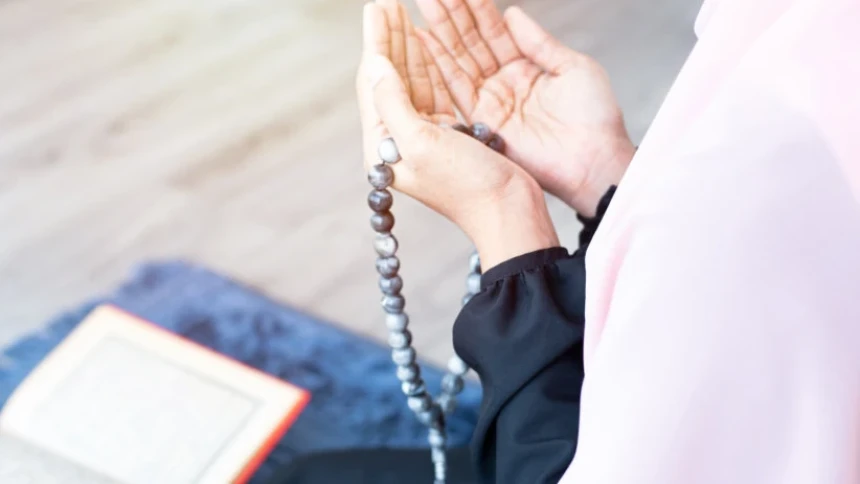 Khutbah Jumat Bahasa Jawa: Nambah Berkah Ramadhan kelawan Maos Al-Quran