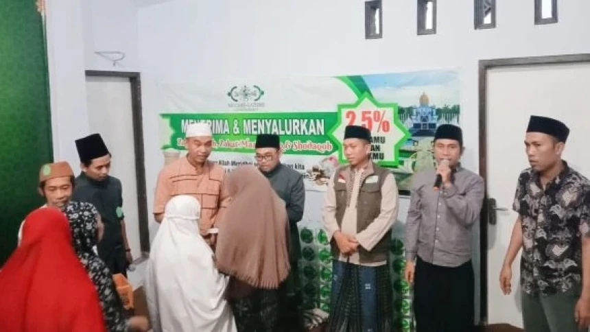 Bantu Warga, Alumni Situbondo di Lombok Barat Salurkan ZIS lewat NU Care-LAZISNU