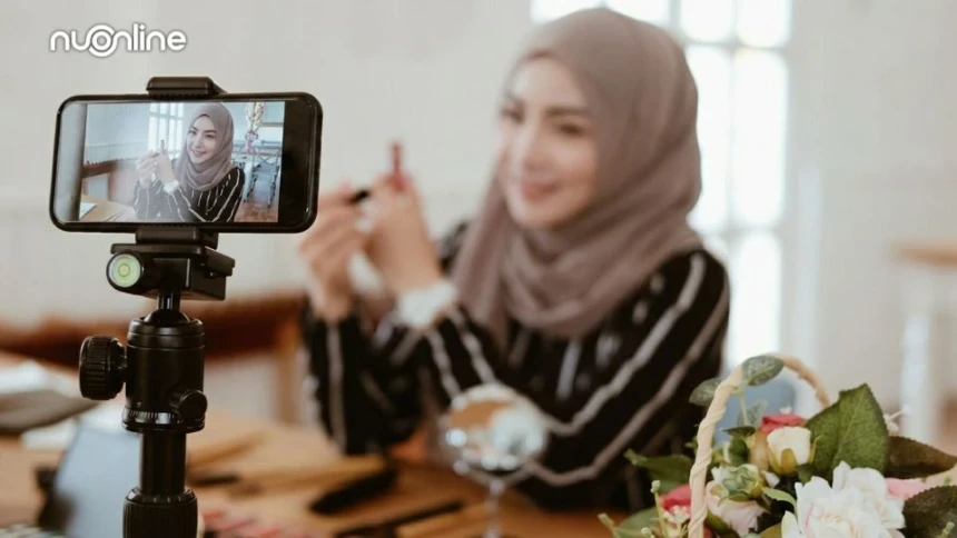 Tiga Etika Qur’ani Menyampaikan Ilmu di Media Sosial bagi Para Ustadzah