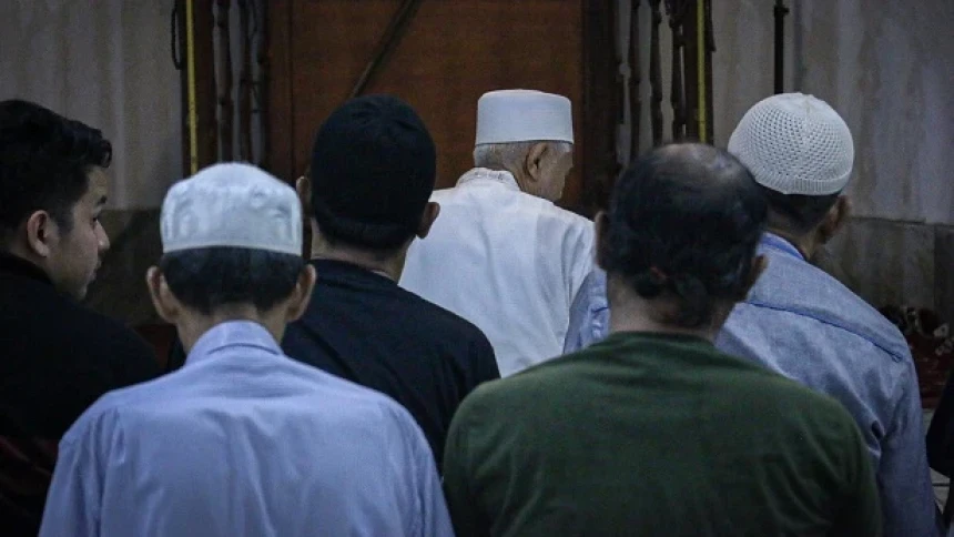Laki-Laki Wajib Shalat Jamaah di Masjid?