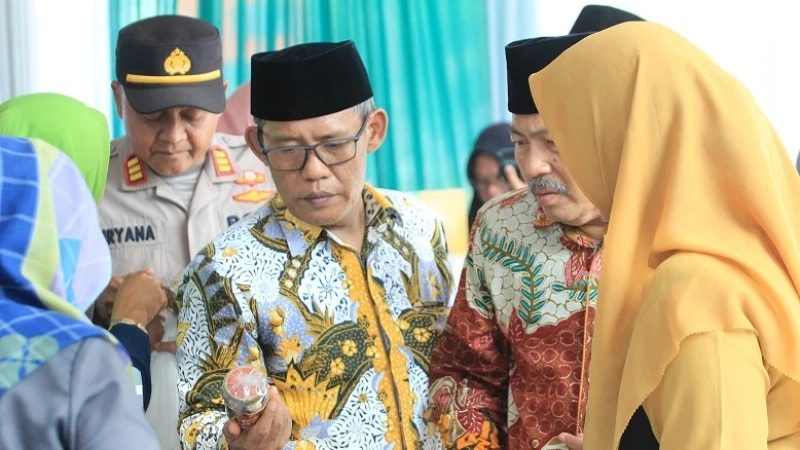 Berdayakan Pedagang dan UMKM Lokal, PCNU Cirebon Gelar Pasar Sembako Murah