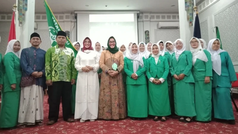 Resmi, Fatayat NU Kota Cirebon Lantik 22 Pimpinan Ranting
