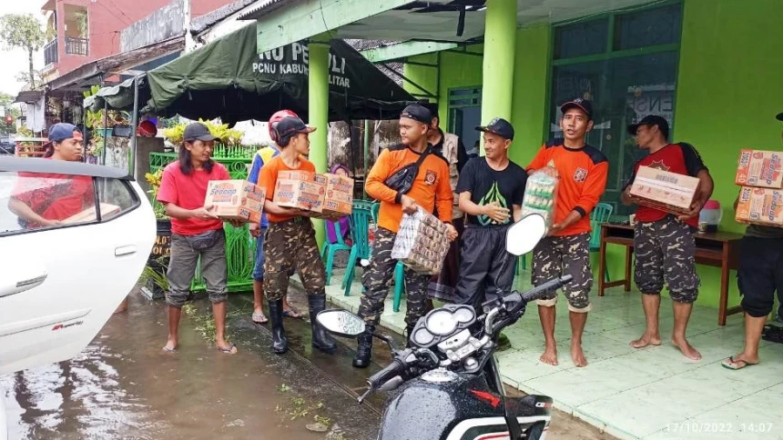 Kawasan Blitar Dikepung Banjir, NU Dirikan Posko dan Salurkan Bantuan 
