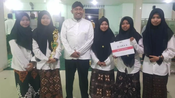 Raih Penghargaan Bupati Santri Di Sumenep Harap Nadzoman Alfiyah Makin