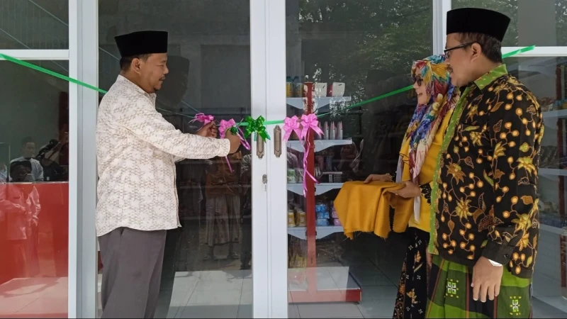 Bangun Kemandirian Ekonomi, Ponpes Ad-Dzikro Cirebon Kini Punya Minimarket