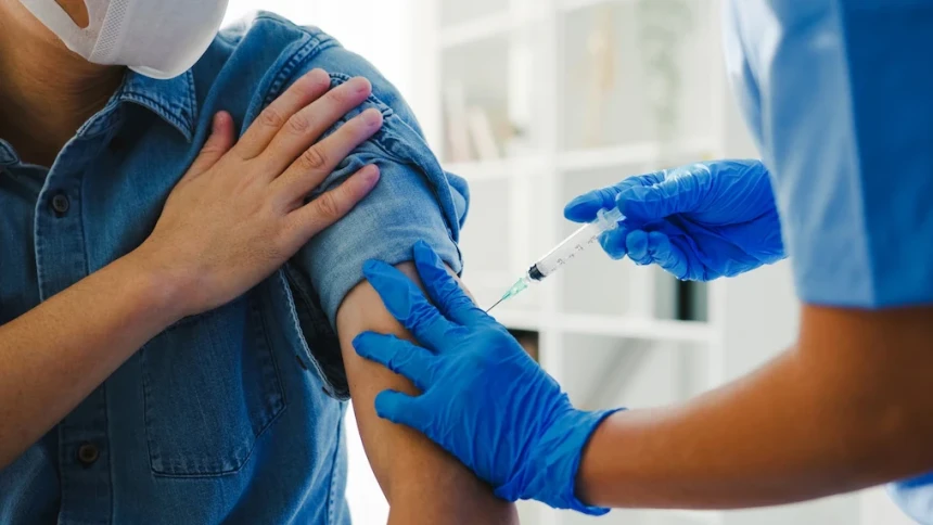 Vaksinasi saat Berpuasa, Bagaimana Hukumnya?