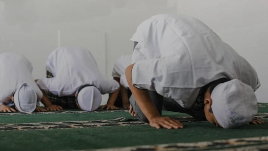 Shalat Kafarat di Jumat Akhir Ramadhan, Ini Penjelasan Hukumnya