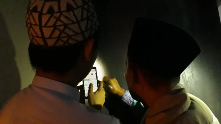 Melihat Tradisi Menulis Ayat Qur&#039;an di Pintu saat Berangkat Haji