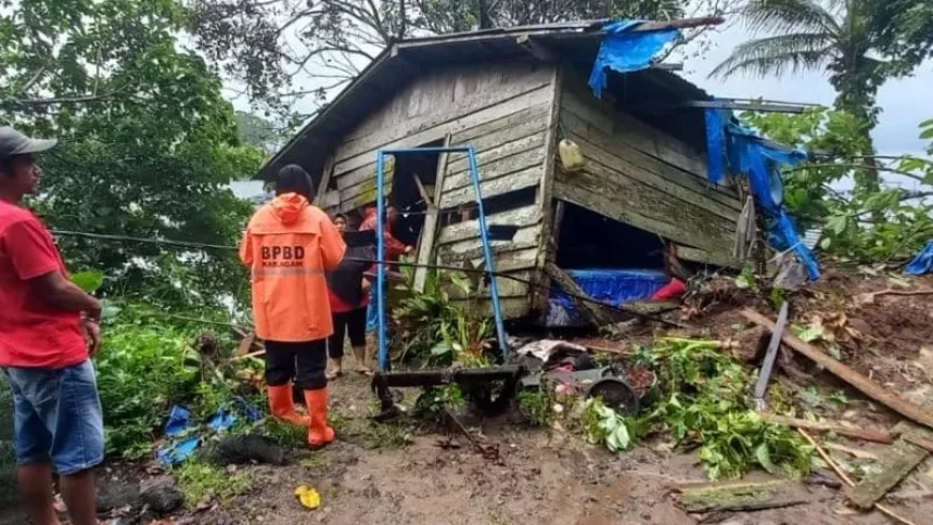 1 Orang Meninggal dan 200 Warga Mengungsi Akibat Banjir dan Longsor Agam Sumatera Barat