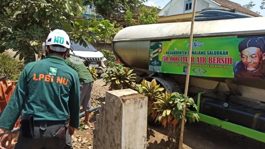 Kekeringan 2 Bulan, PCNU Lumajang Salurkan 50 Ribu Liter Air Bersih