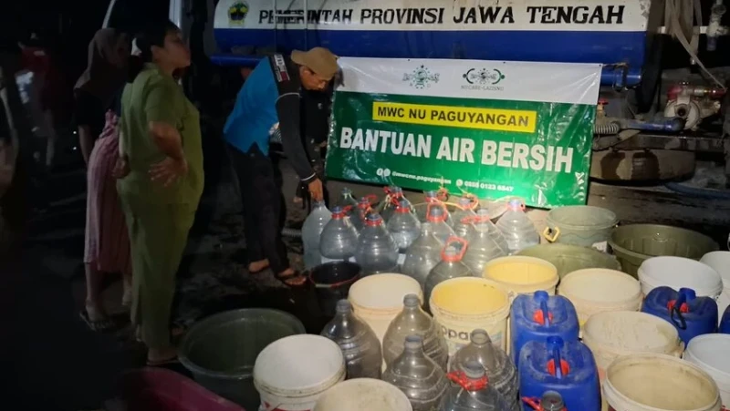 NU Peduli bersama BPBD Salurkan Air Bersih di Brebes