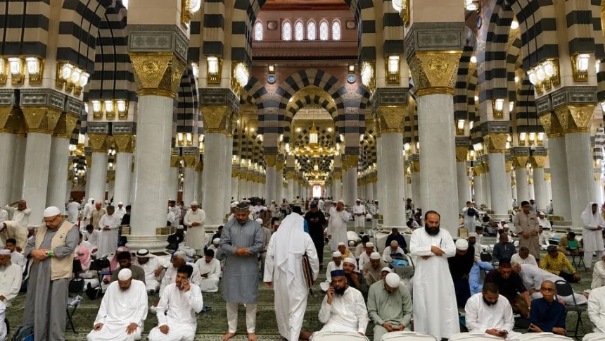 Tiga Setengah Jam di ​Masjid Nabawi