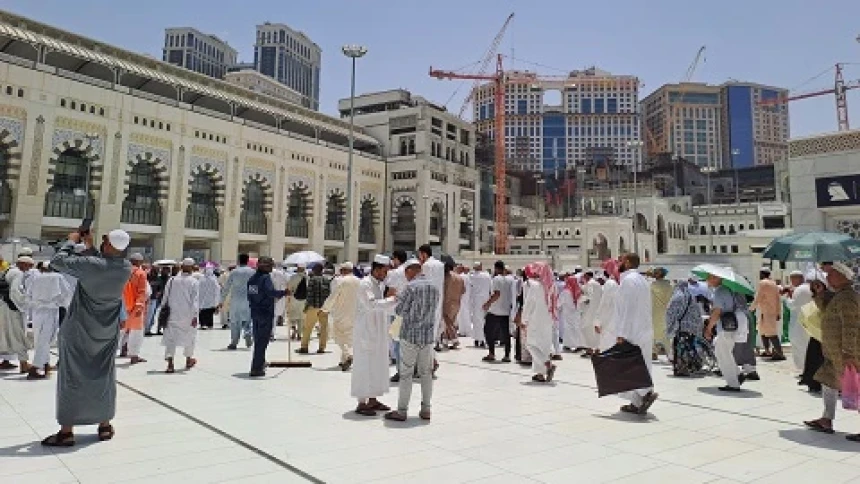 Jamaah Haji Indonesia Shalat Jumat Perdana di Masjidil Haram