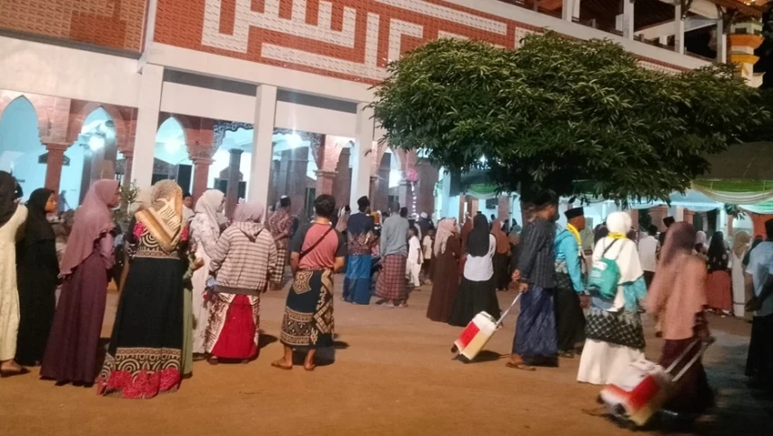 Doa dan Salawat Iringi Pelepasan Calon Jamaah Haji Lasem di Masjid Jami