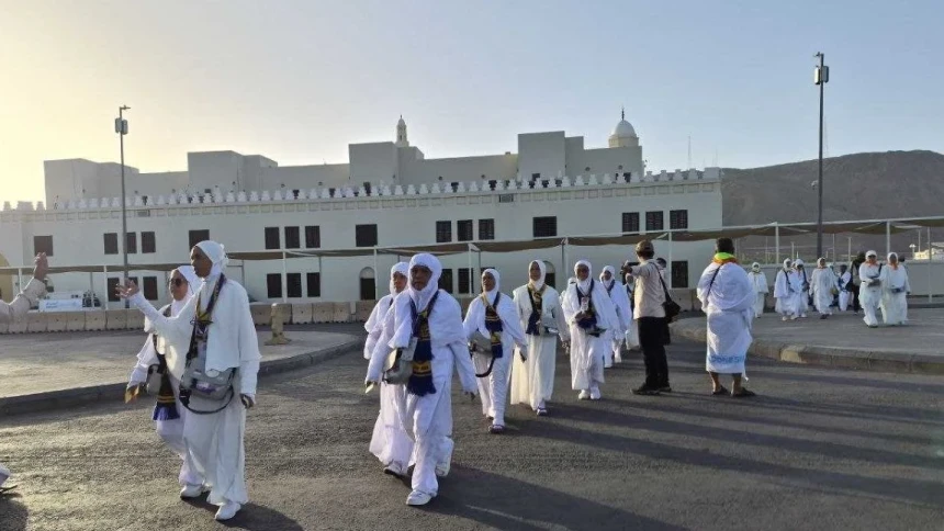 PPIH Arab Saudi Dampingi Lansia Sejak di Bandara Jeddah