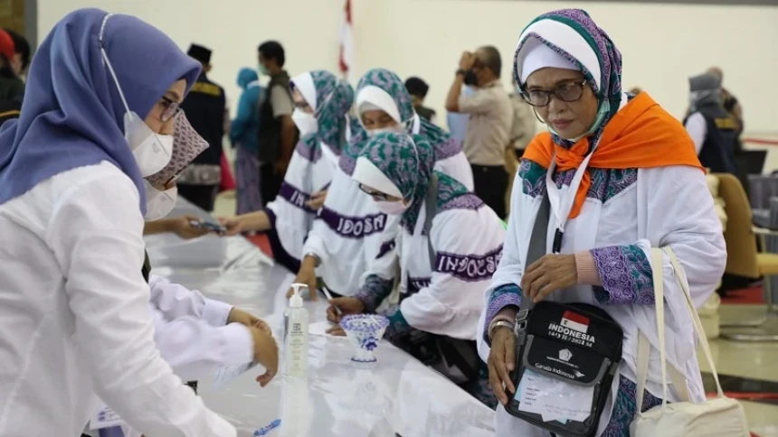 Jamaah Haji Kloter Pertama Embarkasi Jakarta Mulai Masuk Asrama