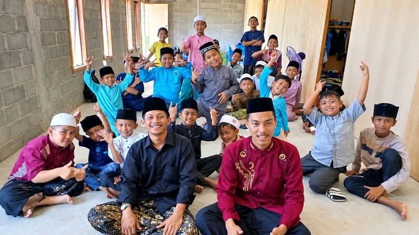 Merajut Asa di Jemaja: Petani Transmigran, Maulid Pohon Hias, dan Empat Mimpi Dai NU